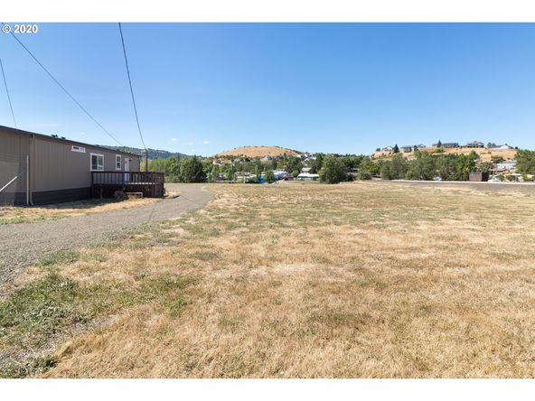 5060 Grange Rd, Roseburg, OR 97471